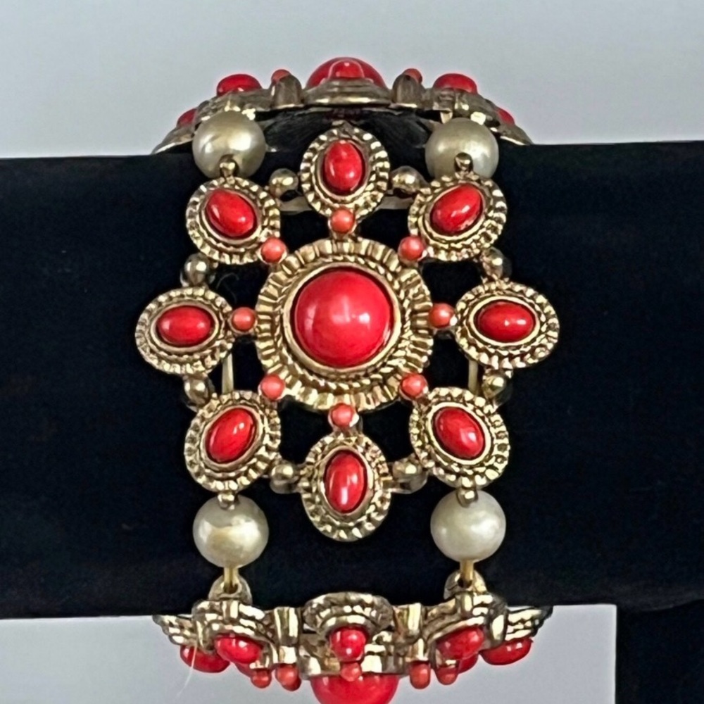 Carnelian and gold Indian style stretchy bracelet